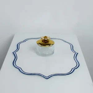 Base de pano com bordados azul